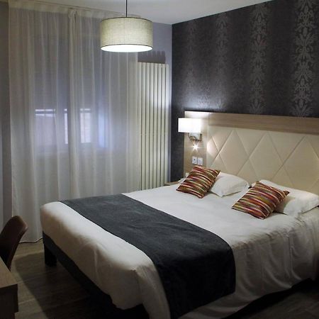 Logis Hotel Les Platanes Reyssouze ภายนอก รูปภาพ